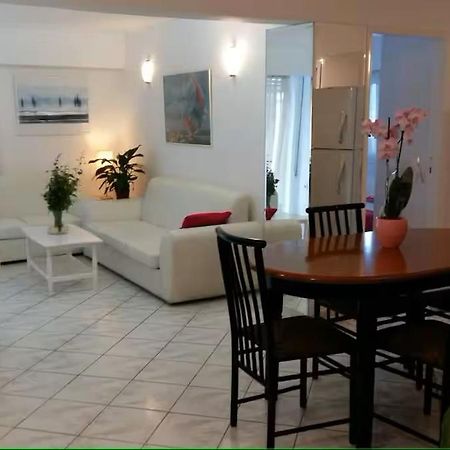 אתונה Flor De Mayo,Apt In Alimos Near The Sea מראה חיצוני תמונה