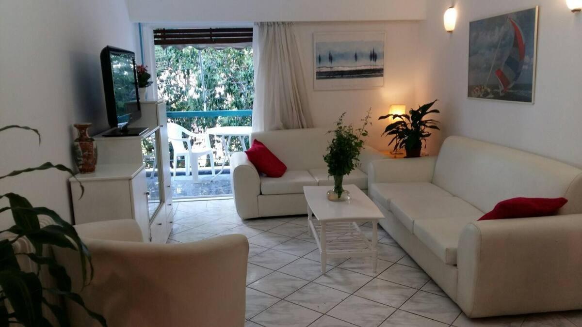 אתונה Flor De Mayo,Apt In Alimos Near The Sea מראה חיצוני תמונה